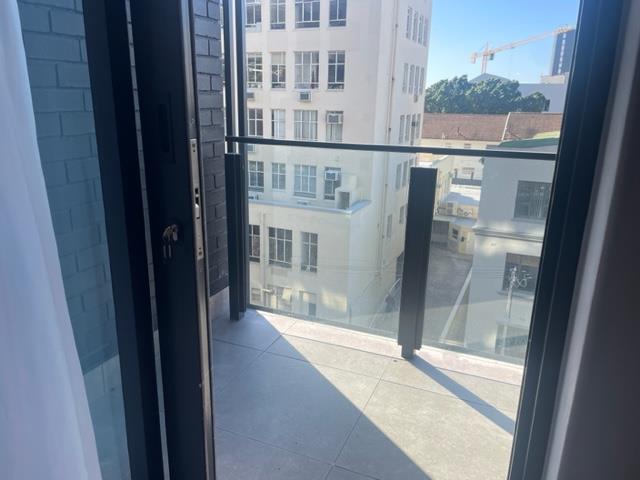 2 Bedroom Property for Sale in Sea Point Western Cape